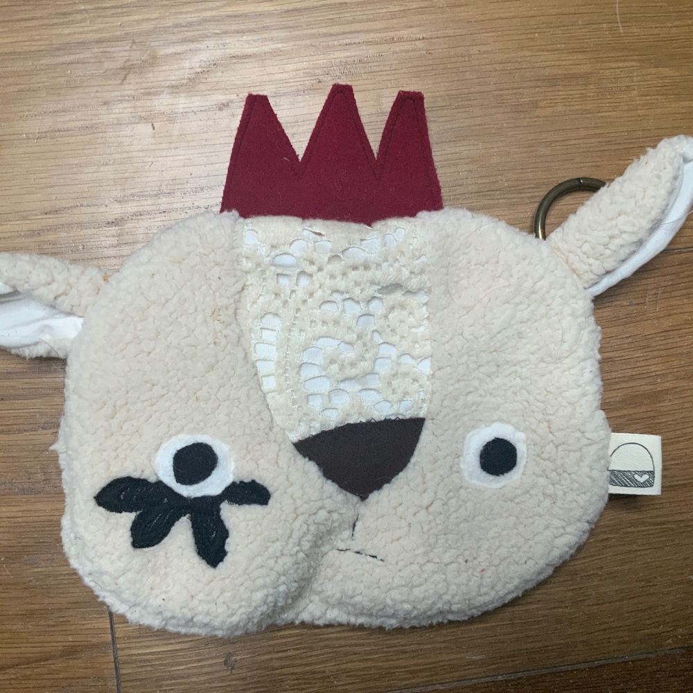 YAM.  Pouch with zipper and lining.